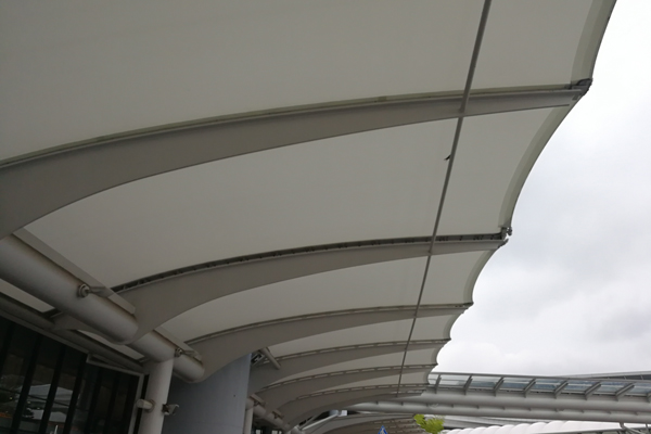 遮阳天幕：多场景下的实用遮阳解决方案